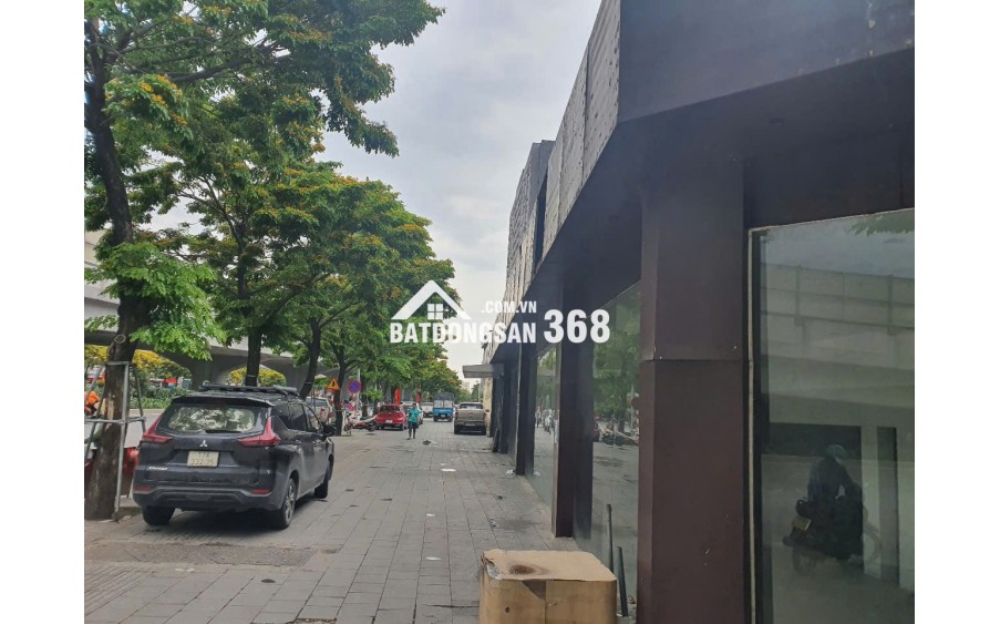 Đất Mặt phố Phạm Văn Đồng 775m2, Mặt tiền 18m, lô góc, vỉa hè đá bóng, 324 triệu/m2 0962996331